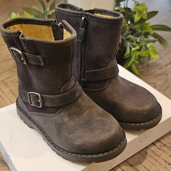 UGG Gray Boots Size 7 Excellent Condition - Picture 12 of 12